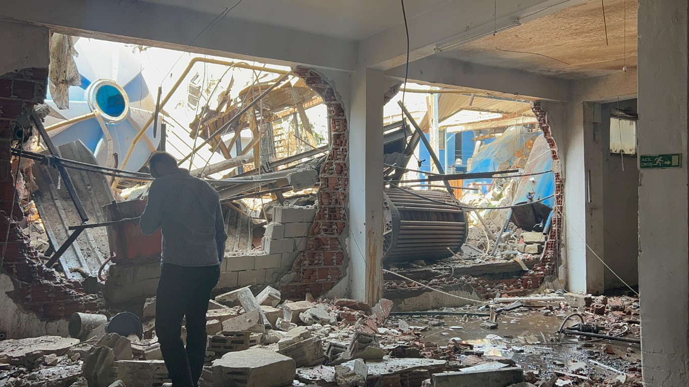 Güngören’de iş yerinin buhar kazanı patladı