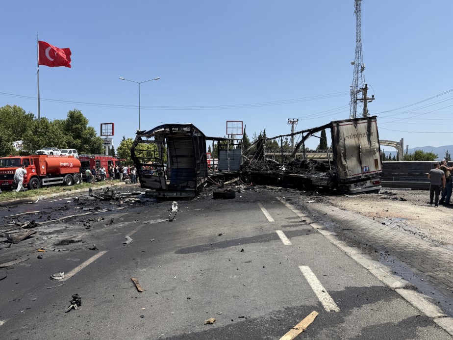 D-650’de kontrolden çıkan tır karşı şeride geçerek faciaya yol açtı: 1 ölü, 2 yaralı