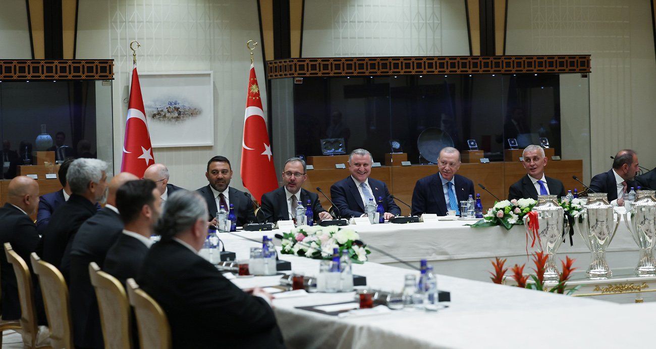 Cumhurbaşkanı Erdoğan, Süper Lig’e yükselen 3 futbol kulübünün başkanlarını kabul etti