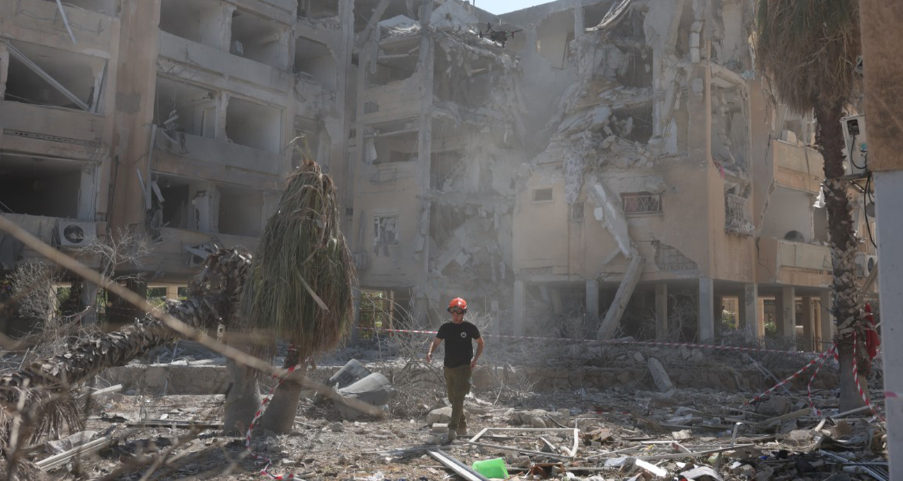 İran'dan İsrail'in 3 noktasına balistik füze saldırısı: 65 yaralı