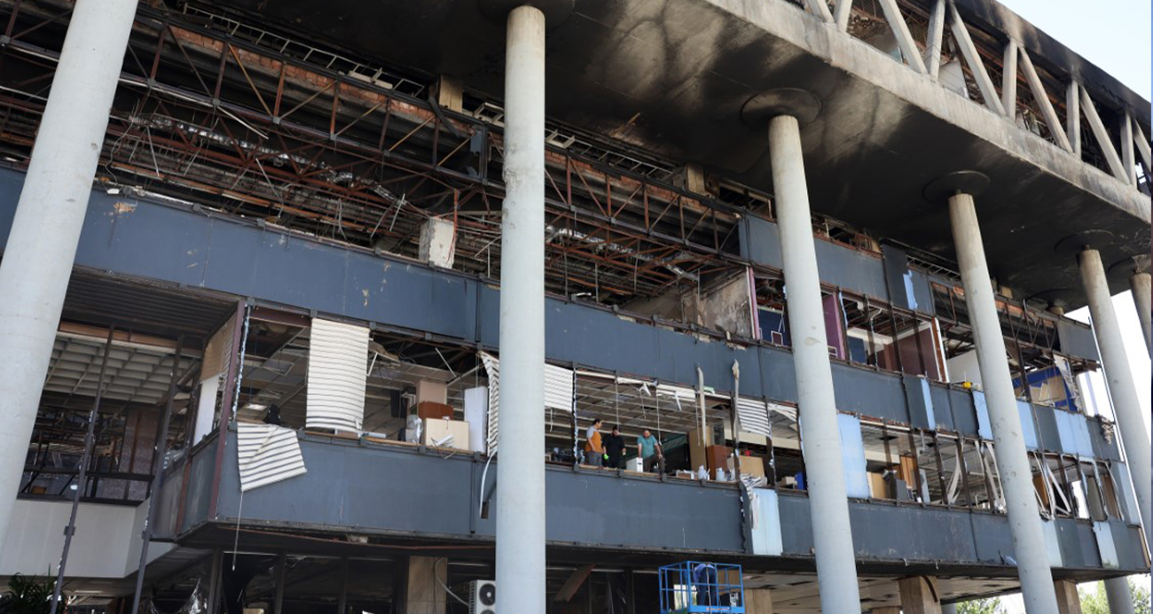 İran Radyo ve Televizyon Kurumu'nda İsrail saldırısının yol açtığı hasar görüntülendi