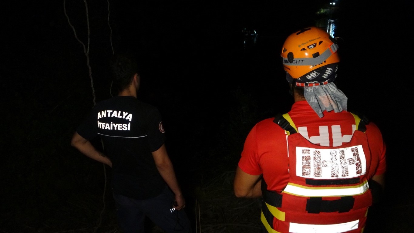 Irmaktaki adacıkta mahsur kaldılar, kurtarıldıktan sonra ceza yediler