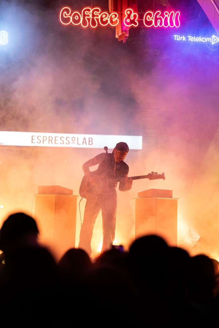 Glass Beams Espressolab Roastery’de sahne aldı