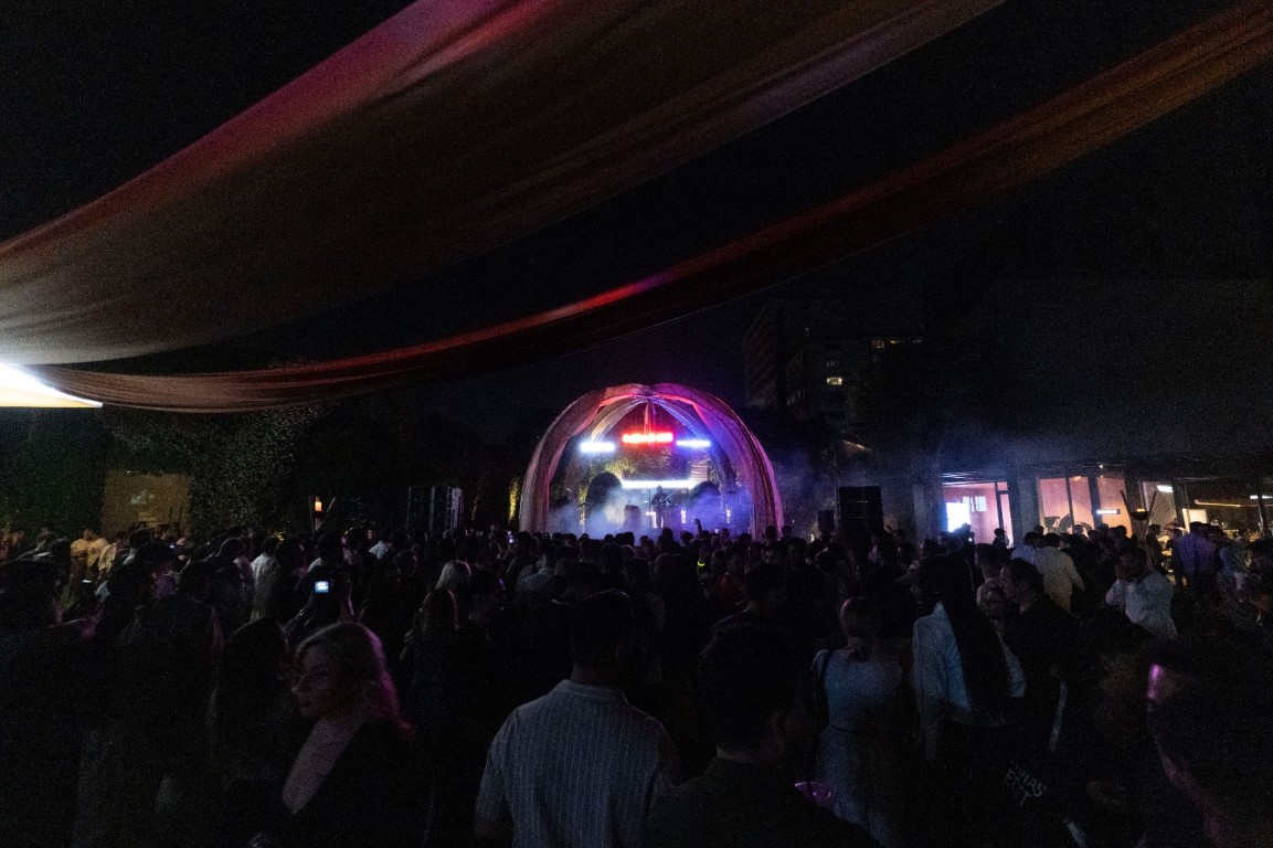 Glass Beams Espressolab Roastery’de sahne aldı