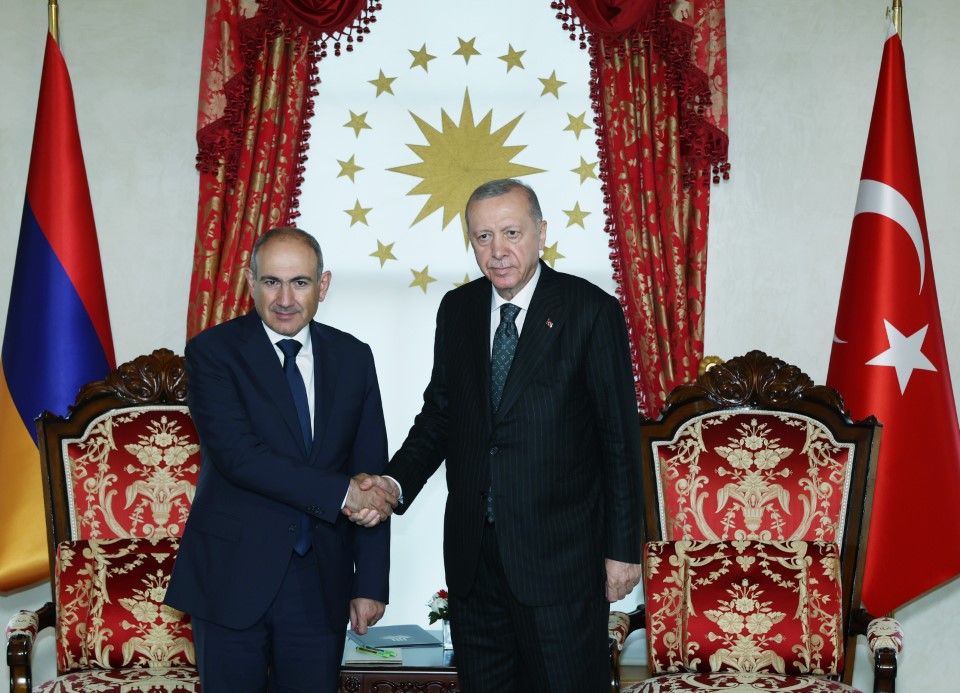 Cumhurbaşkanı Erdoğan ile Ermenistan Başbakanı Paşinyan arasındaki görüşme sona erdi