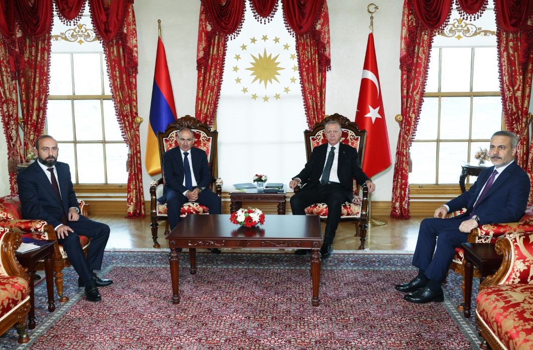 Cumhurbaşkanı Erdoğan ile Ermenistan Başbakanı Paşinyan arasındaki görüşme sona erdi