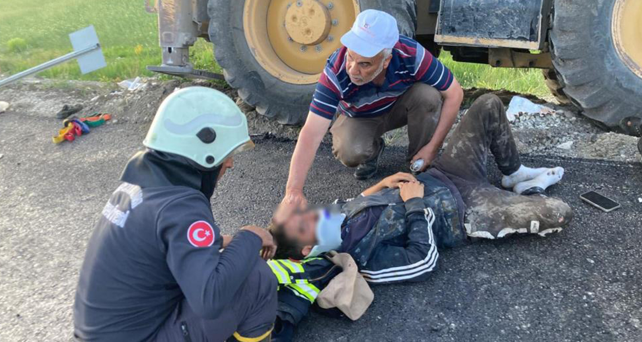 İş makinesi yemek molasındaki işçilerin arasına daldı