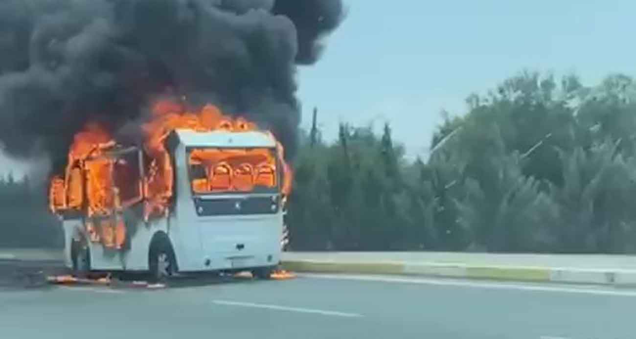 Alevlere teslim olan yolcu minibüsü küle döndü