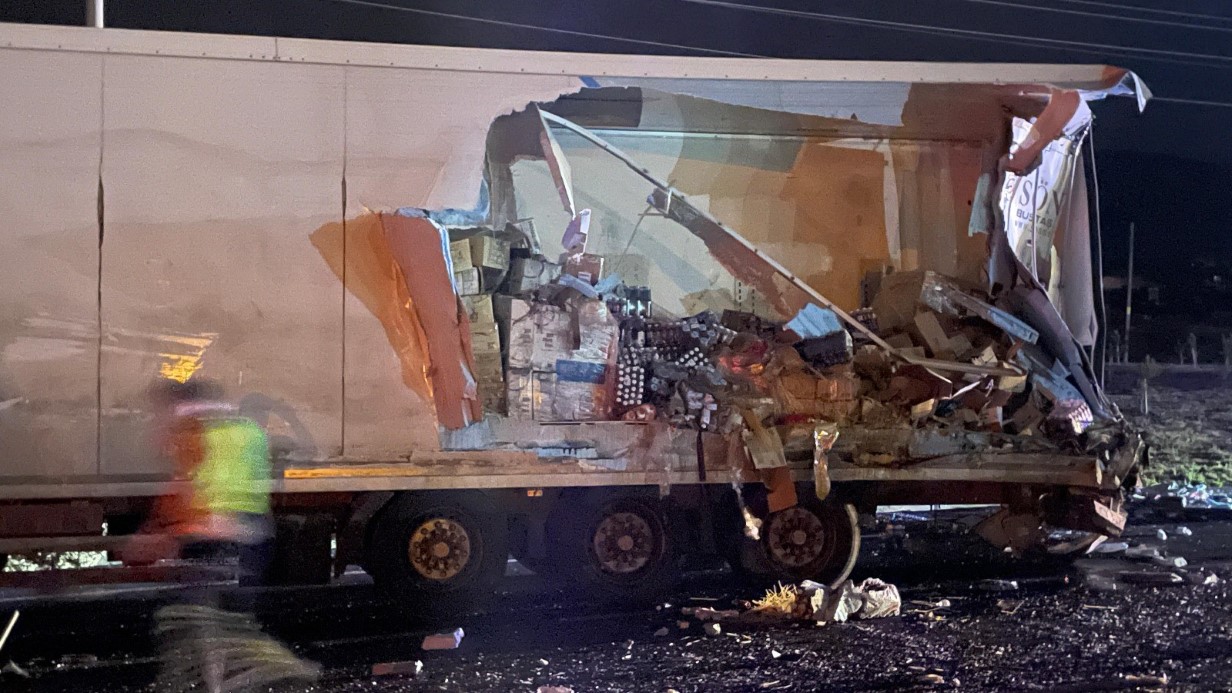 Faciadan dönüldü: 40 yolcusu olan otobüs tıra çarptı, 12 kişi yaralandı