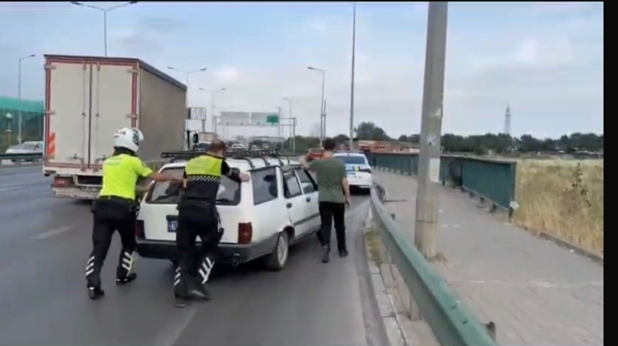 Sınava giderken araçları arızalandı, gözyaşlarına boğuldu