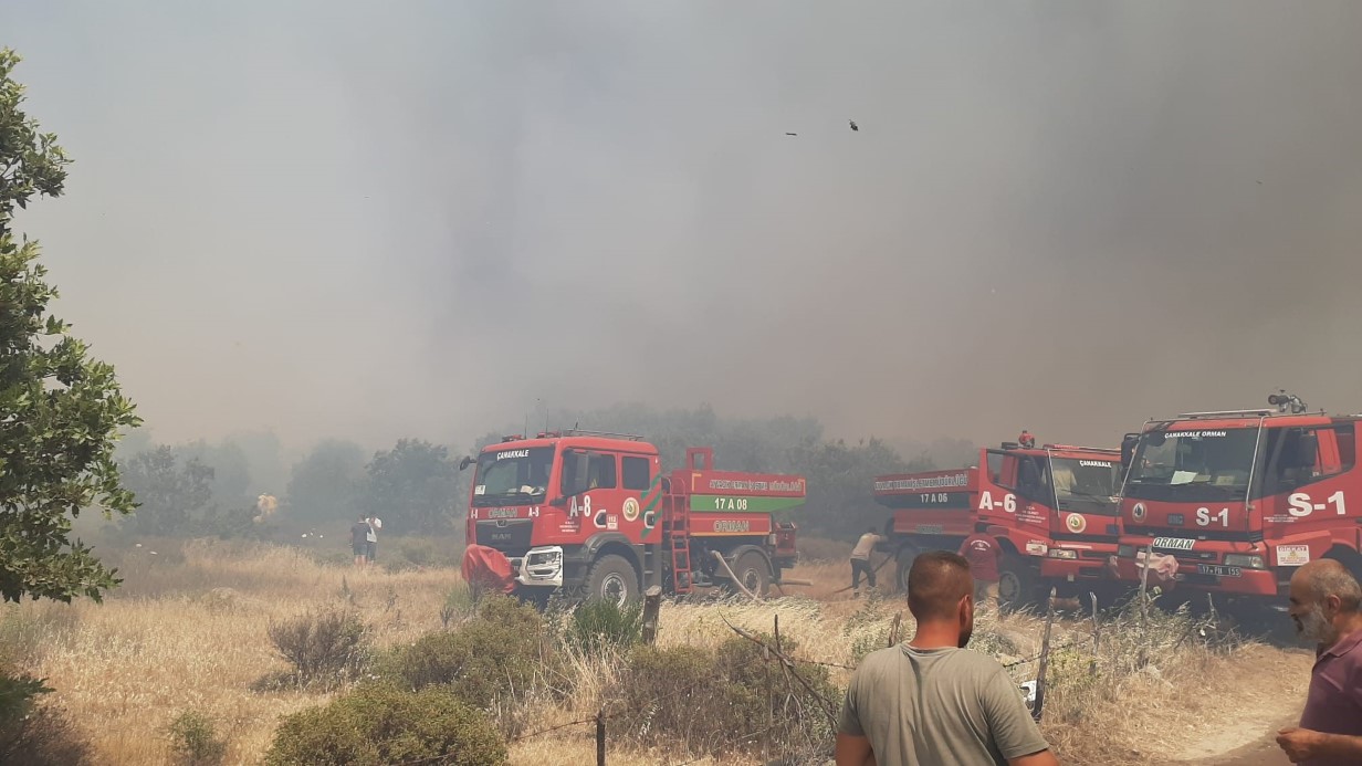Çanakkale’de tarım arazisinde yangın: Müdahale sürüyor