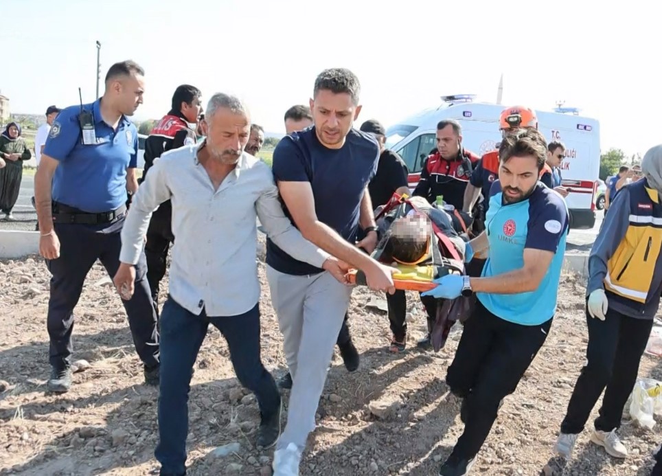 Sınava giden araçlar çarpıştı: 1 ölü, 4’ü ağır 10 yaralı