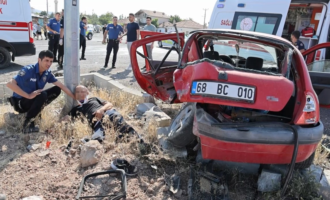 Sınava giden araçlar çarpıştı: 1 ölü, 4’ü ağır 10 yaralı