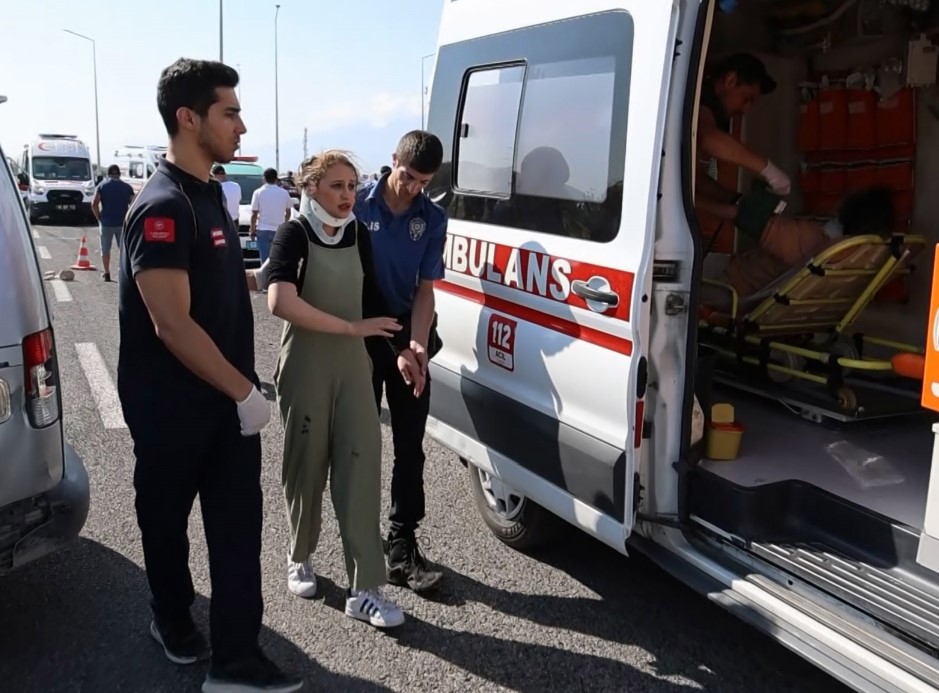 Sınava giden araçlar çarpıştı: 1 ölü, 4’ü ağır 10 yaralı