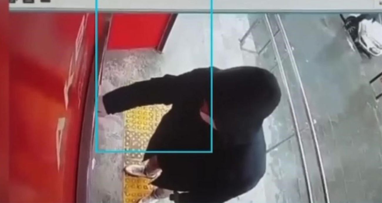 ATM önlerinde vatandaşları dolandırdılar