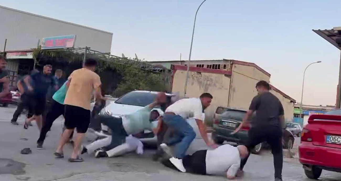 Kaza sonrası tekmeli, yumruklu kavga
