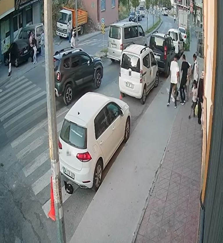 Arnavutköy’de bir gence sokak ortasında sopalı saldırı