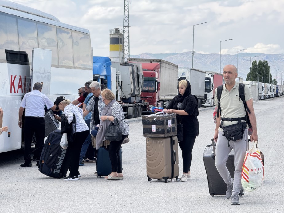 Gürbulak Sınır Kapısı’nda hava sahası etkisi: Karayolu tercih ediliyor