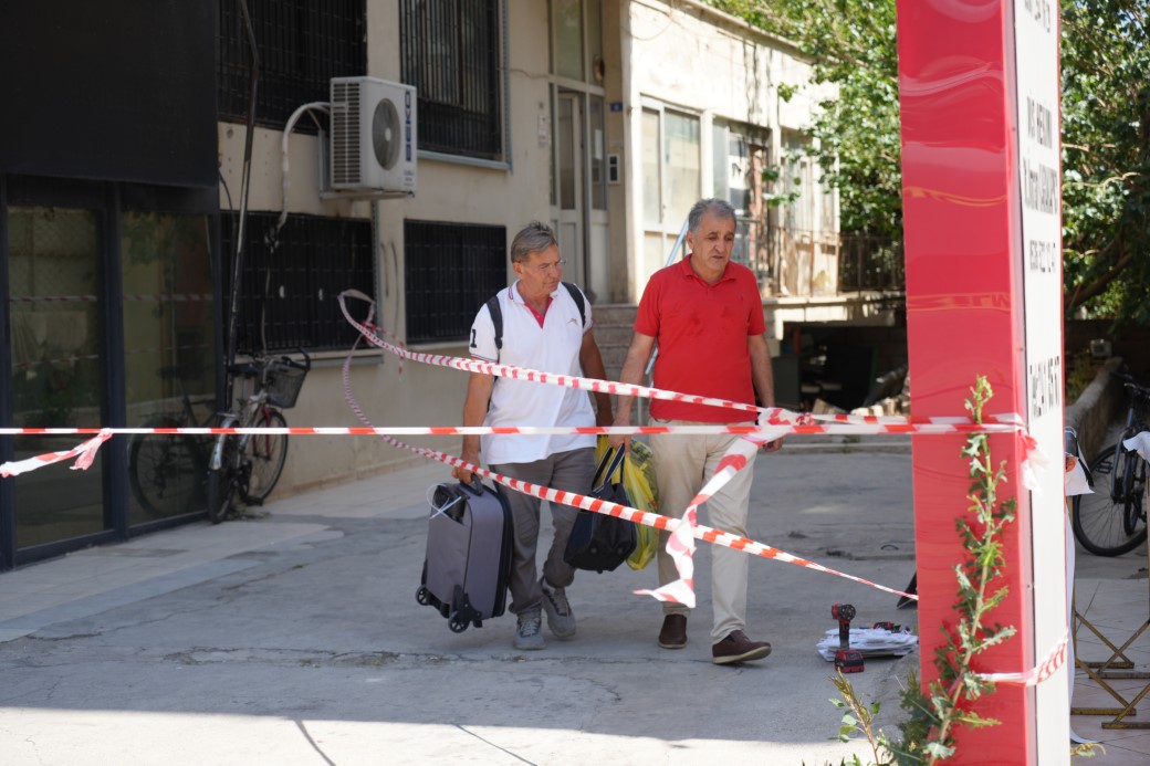 Antalya’da zemin kat kolonu patlayan 7 katlı bina tahliye edildi