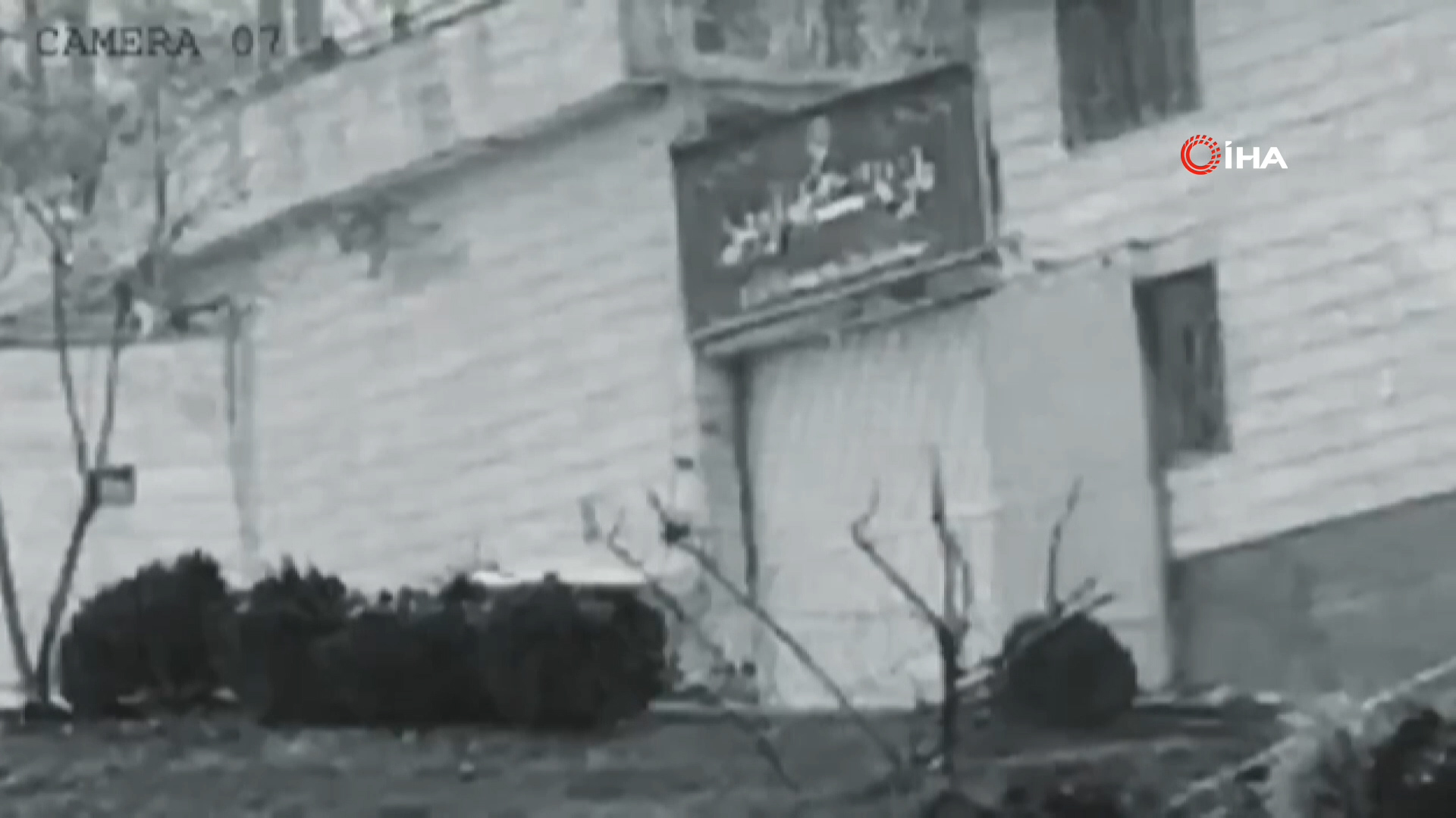 İsrail’den İran’da askeri üs ve hapishaneye saldırı