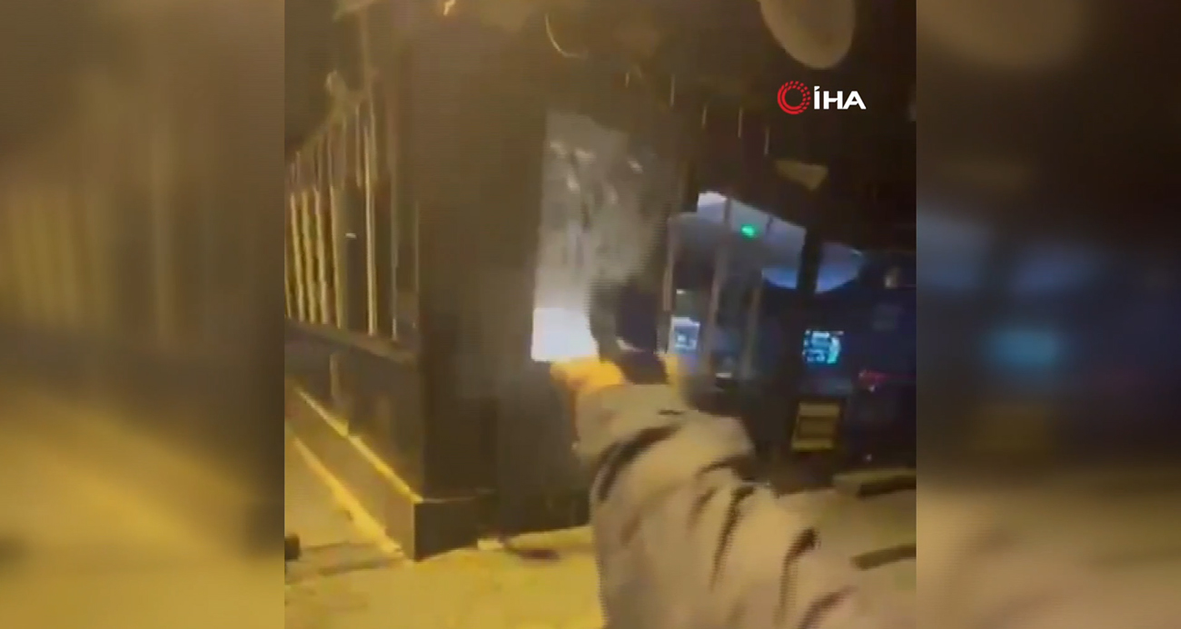 Avcılar’da biri kafeyi kurşunladı diğeri kaydetti