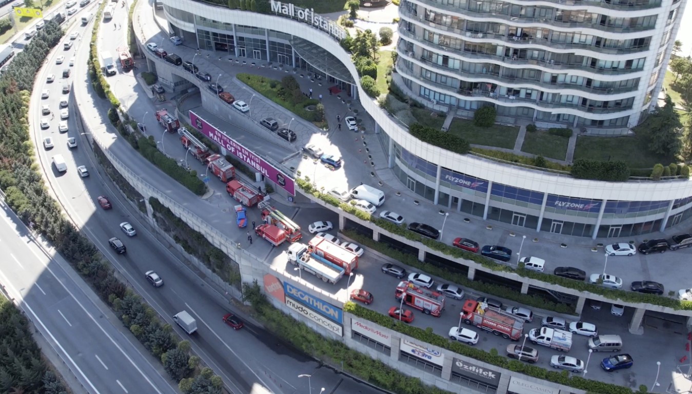 Mall of İstanbul’da yangın paniği