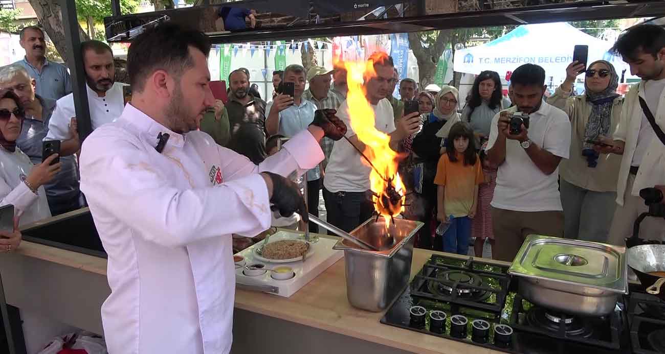 500 derece ısıtılan topuzda pişen kebabı gören şaşırıyor