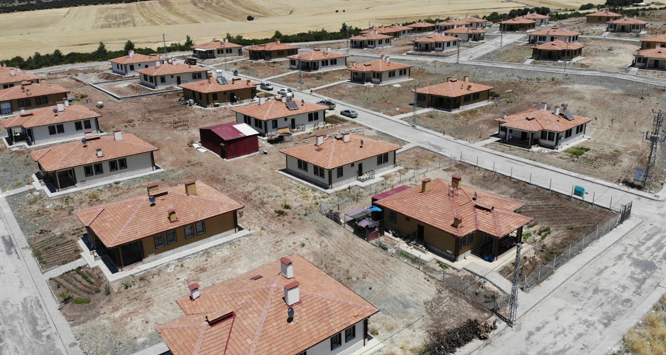 Köy konutlarında yaşam başladı: "Çadırlarda, konteynerlerde yaşadık ama şimdi evlerimizdeyiz"