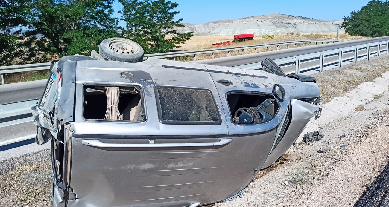 Ankara’da lastiği patlayan araç takla attı: 2 yaralı