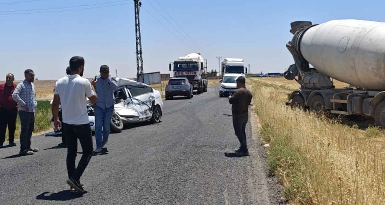 Beton mikseri ile otomobil çapıştı: 2 ölü, 1 yaralı