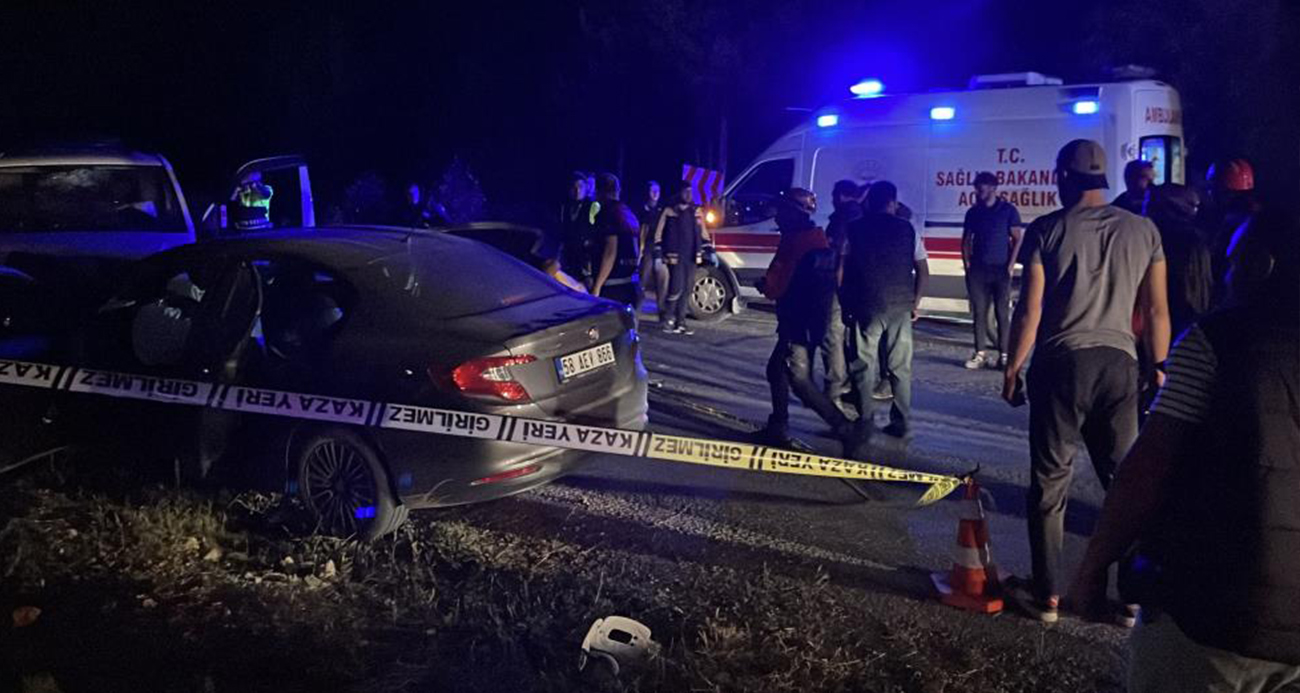 Sivas’ta ters yöne giren minibüs otomobille çarpıştı: 1 ölü, 8 yaralı