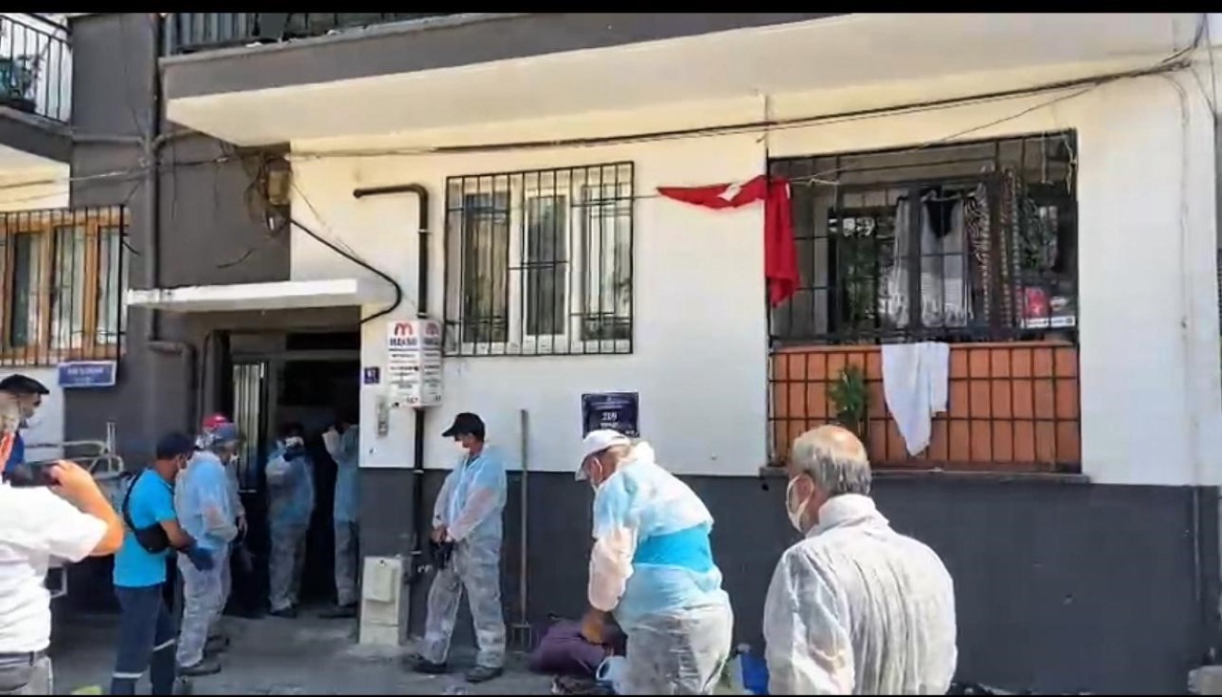 Mahalleli bıktı, onların çöp sevdası bitmedi
