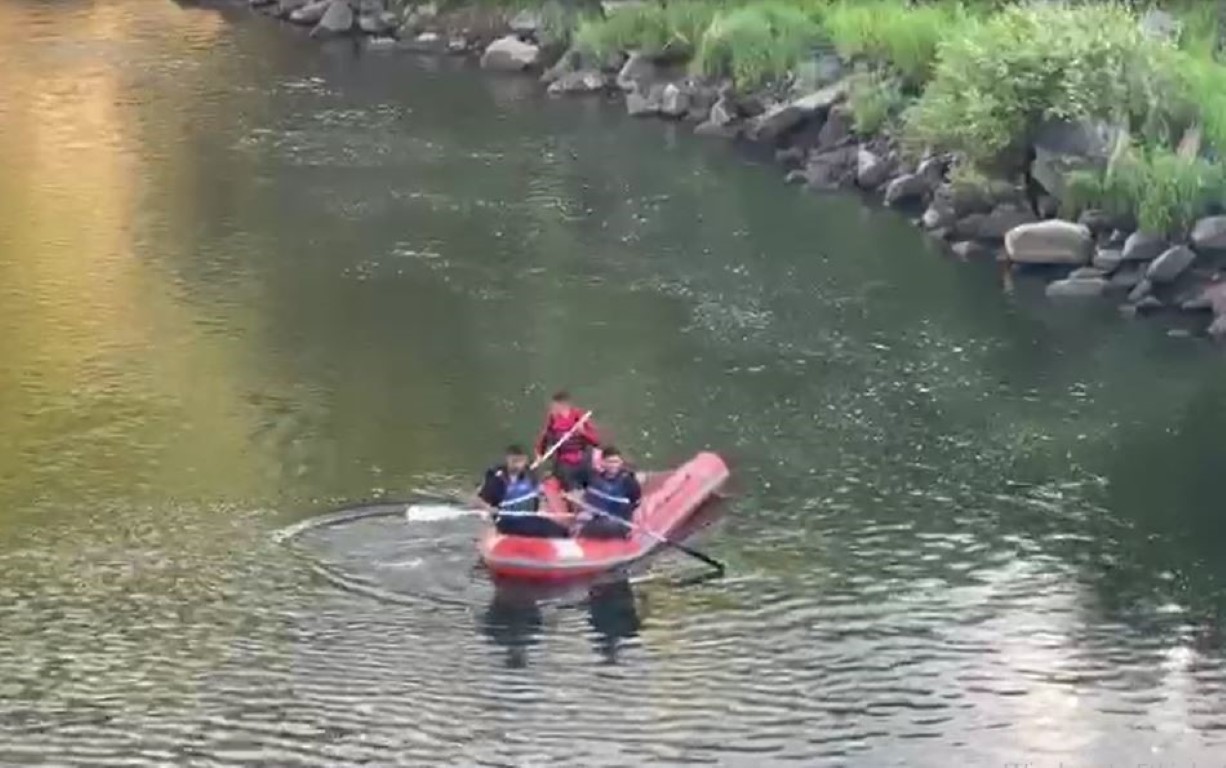 Yüzmek için girdikleri nehirde boğuldular