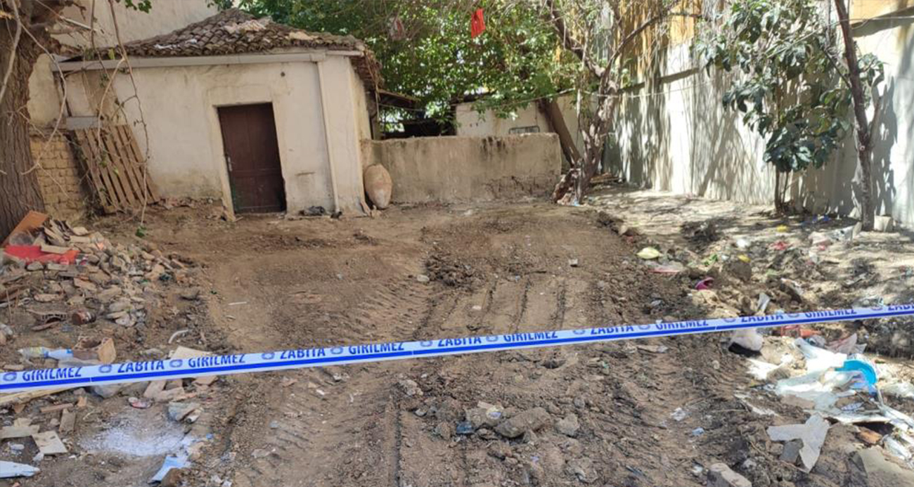 Yalnız yaşayan yaşlı kadının evinden 13 kamyon çöp çıktı