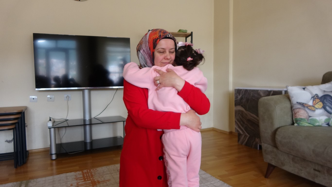 Asrın felaketinden etkilendiler, 3 kız kardeşe koruyucu aile oldular