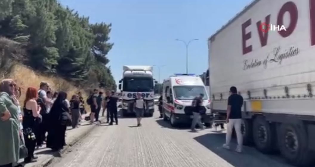TEM’de 2 tır ve yolcu otobüsü kazaya karıştı: 1’i ağır 3 yaralı