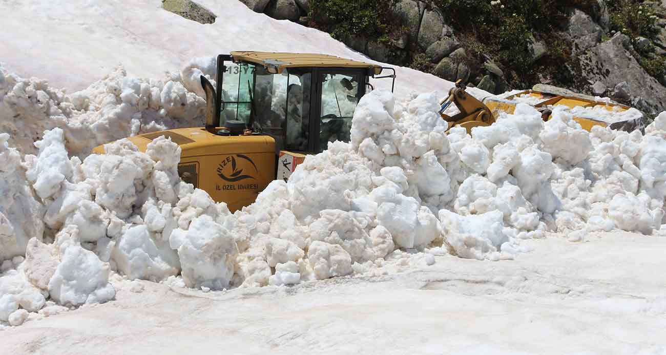 Rize yaylalarında hummalı kar temizliği