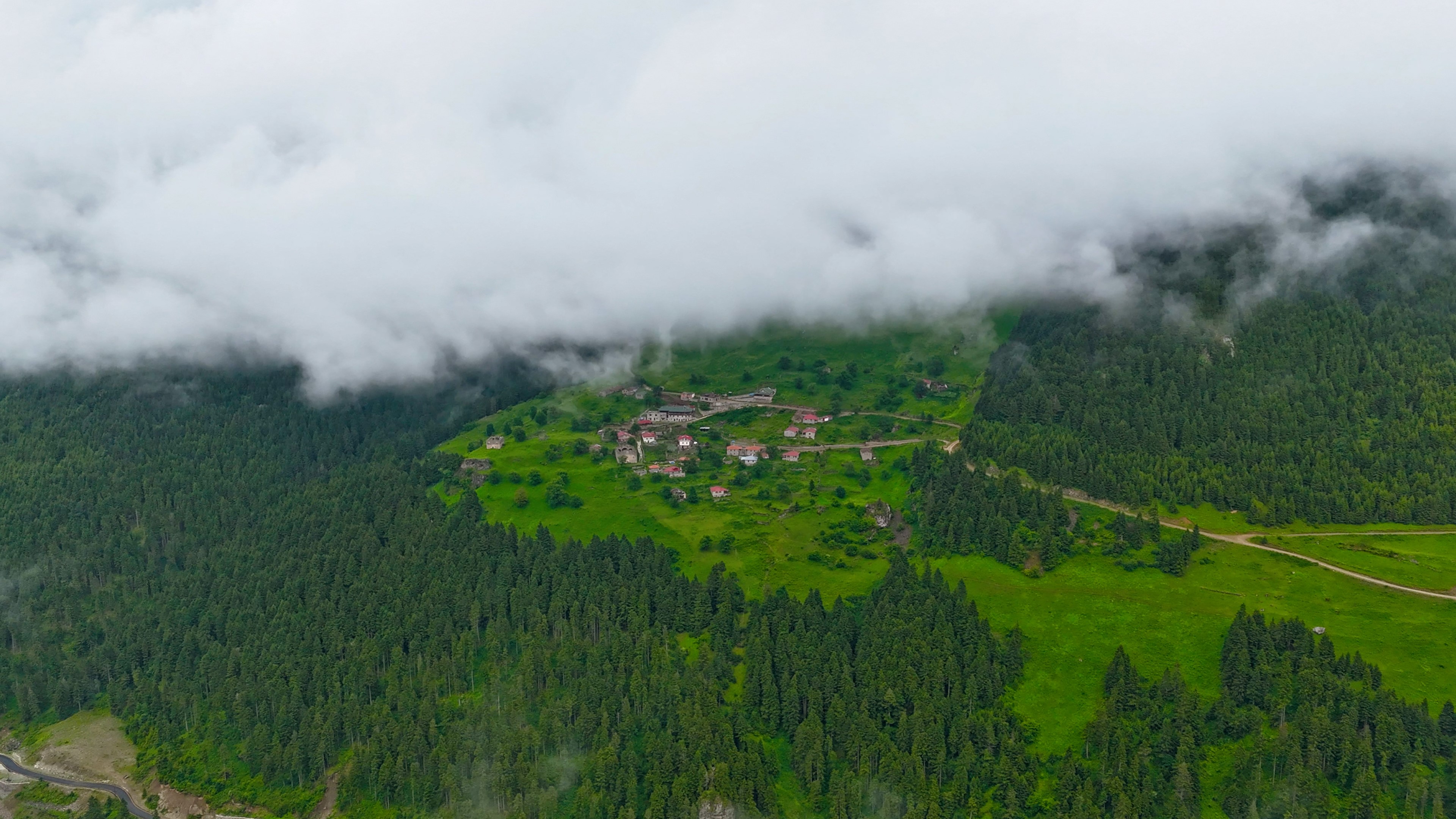 Santa Harabeleri bu kez sis bulutlarıyla mest etti