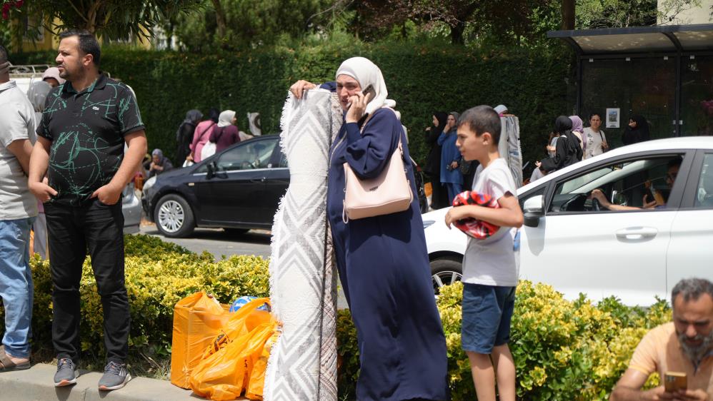 Başakşehir’de indirim izdihamı: Vatandaşlar fenalaştı, mağaza öğleden sonra kapandı