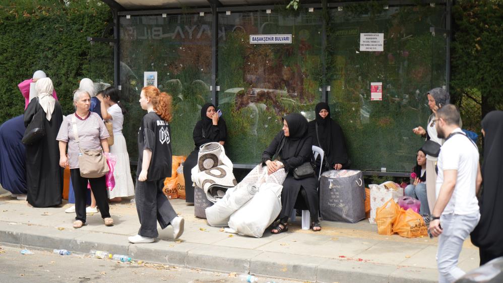 Başakşehir’de indirim izdihamı: Vatandaşlar fenalaştı, mağaza öğleden sonra kapandı