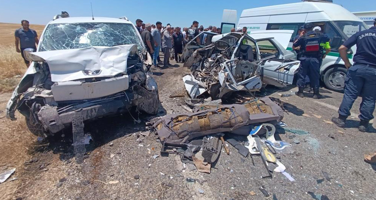 Otomobil ile hafif ticari araç çarpıştı: 4 ölü, 1 yaralı