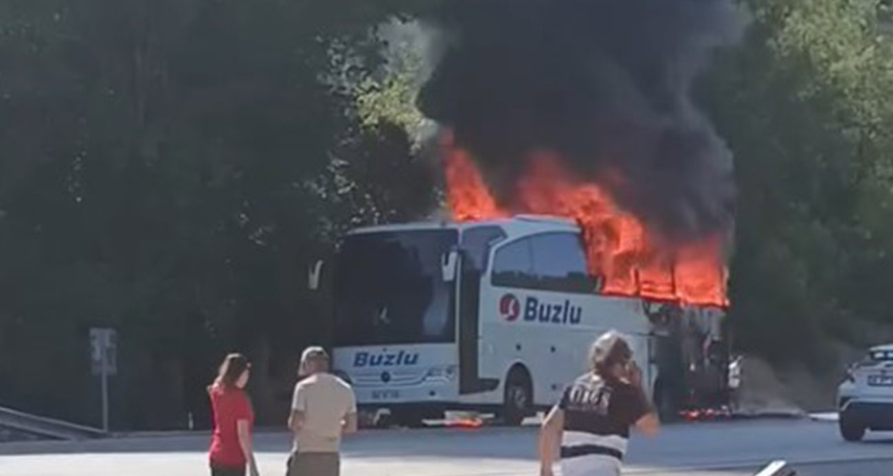 Seyir halindeki yolcu otobüsü alev topuna döndü
