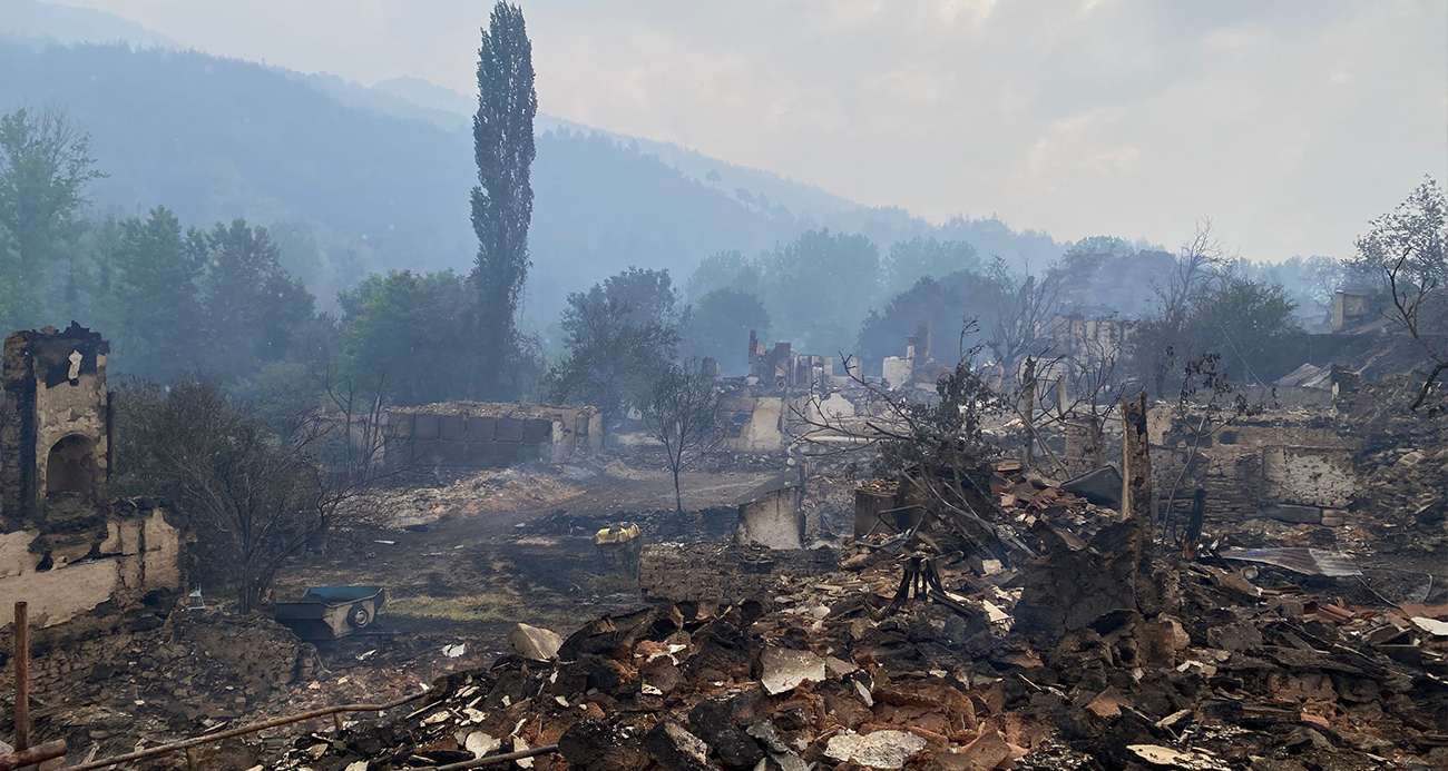 Bilecik’te 3 gündür devam eden yangın yağmurun etkisiyle kısmen kontrol altına alındı