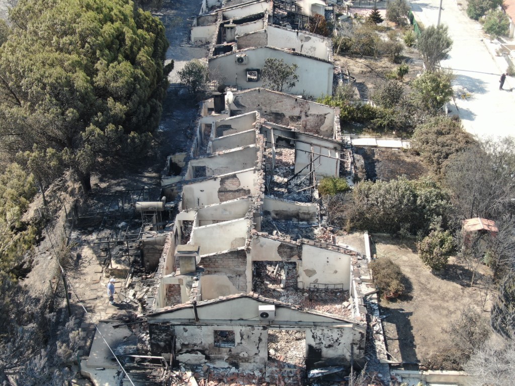40 yıllık hatıraları küle döndü