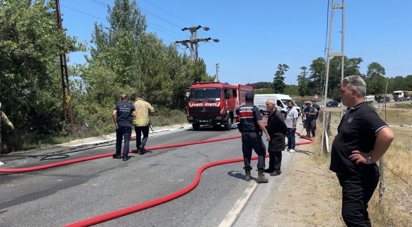 Sarıyer’de kaza yapan 10 milyon liralık Porsche alev aldı, sürücü son anda kurtuldu