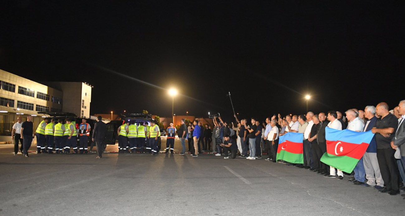 Yekaterinburg'da öldürülen Azerbaycanlı kardeşlerin cenazeleri Bakü'ye getirildi