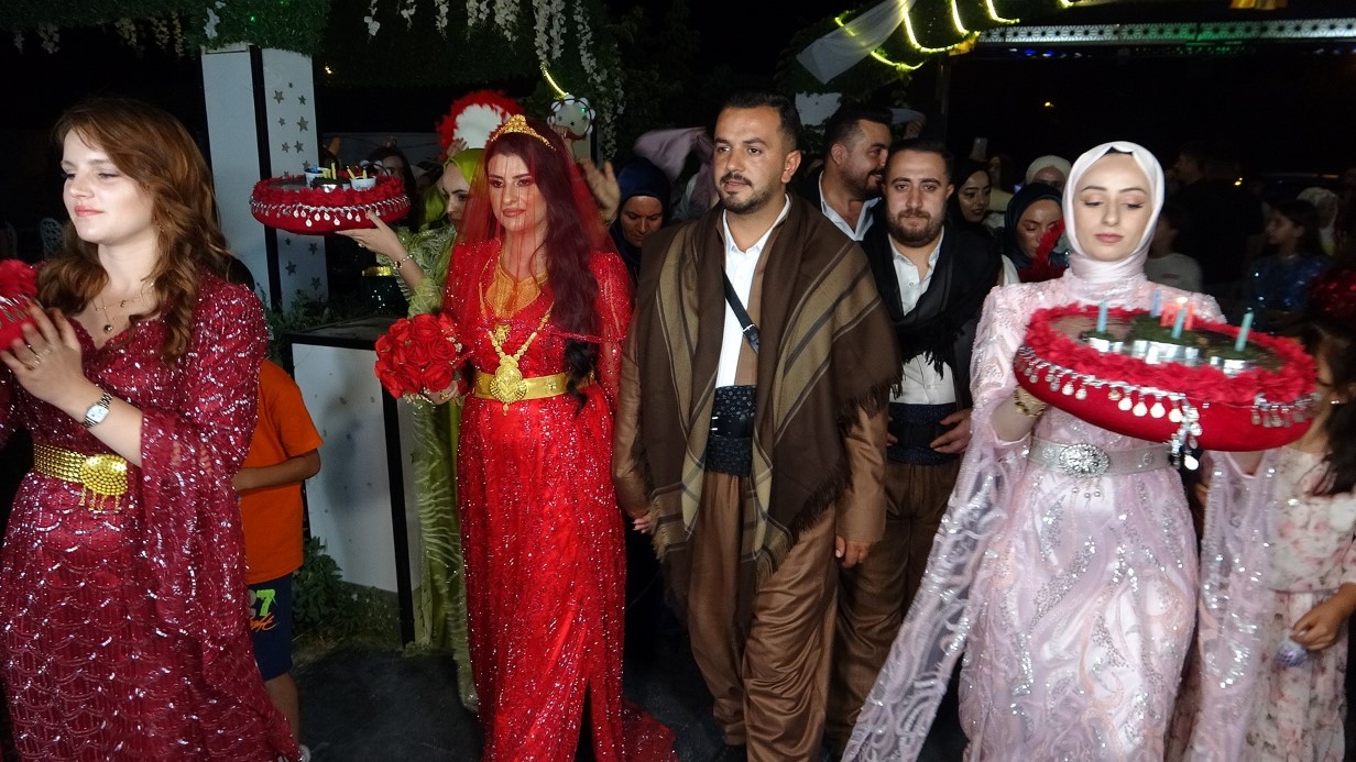 Van’da geline 2 kilo altın, damada 6 buçuk milyon TL takıldı