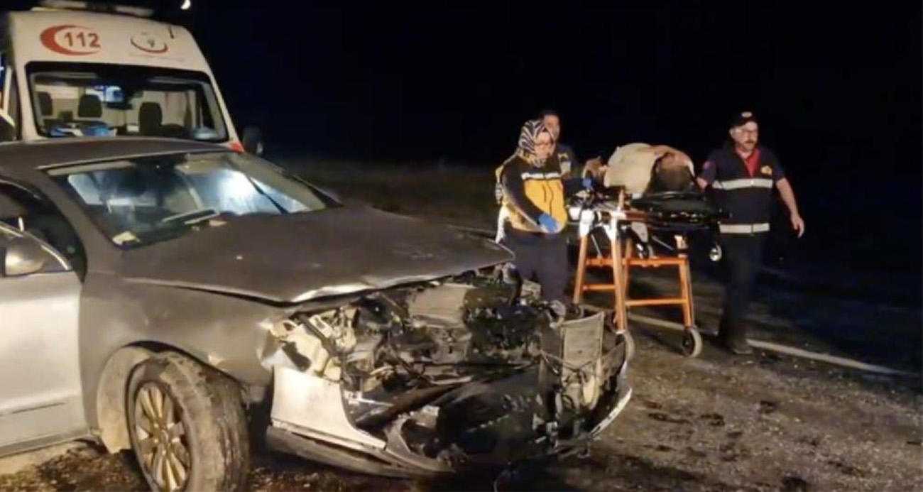 Çorum’da iki otomobil kafa kafaya çarpıştı: 4 yaralı