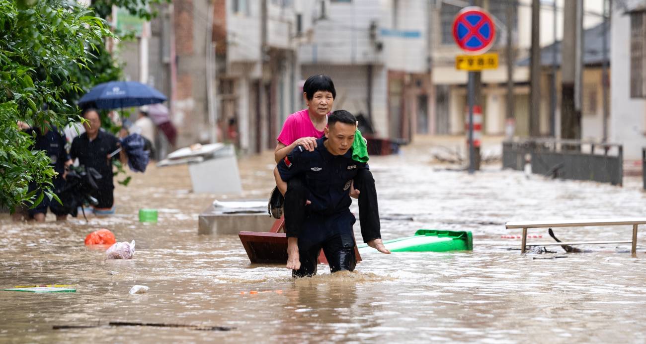 Çin'in Xianfeng kentini sel vurdu: 18 bin kişi tahliye edildi