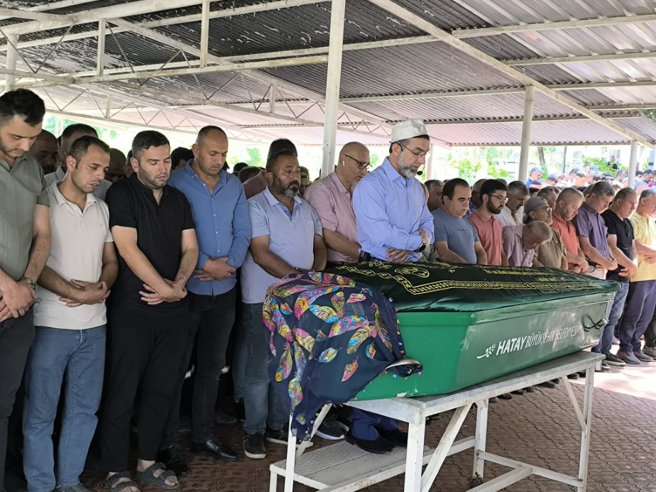 Doğum esnasında 25 yaşındaki kadın vefat etti, evladı yaşama tutundu